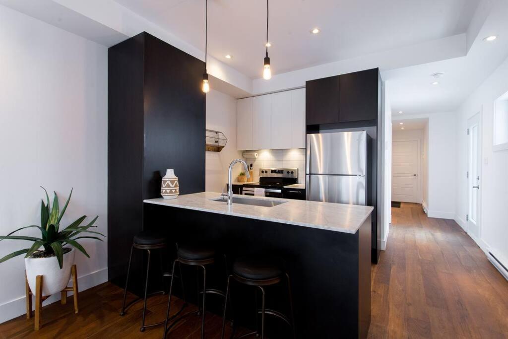 Sleek Condo In The Heart Of Little Italy By Den Stays Монреаль Екстер'єр фото