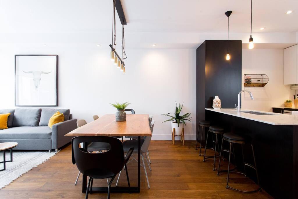 Sleek Condo In The Heart Of Little Italy By Den Stays Монреаль Екстер'єр фото
