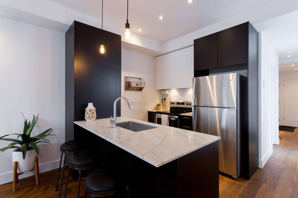 Sleek Condo In The Heart Of Little Italy By Den Stays Монреаль Екстер'єр фото