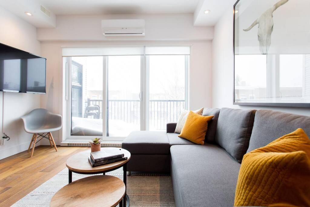 Sleek Condo In The Heart Of Little Italy By Den Stays Монреаль Екстер'єр фото