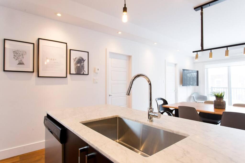 Sleek Condo In The Heart Of Little Italy By Den Stays Монреаль Екстер'єр фото