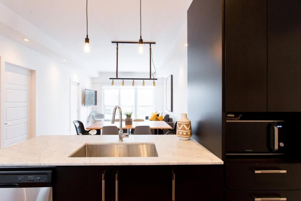 Sleek Condo In The Heart Of Little Italy By Den Stays Монреаль Екстер'єр фото