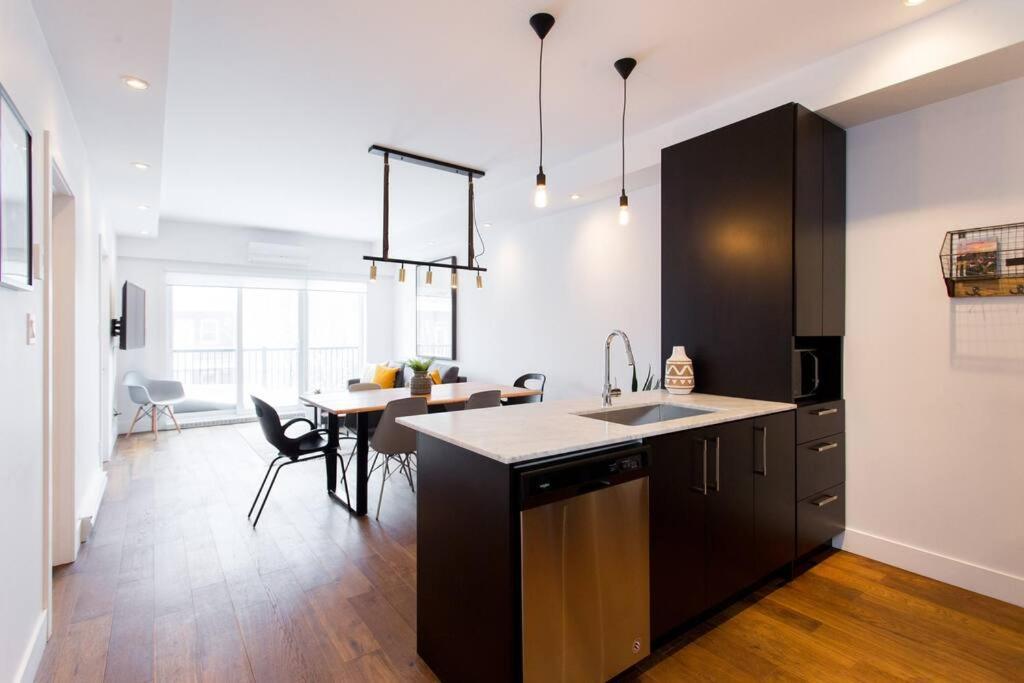 Sleek Condo In The Heart Of Little Italy By Den Stays Монреаль Екстер'єр фото